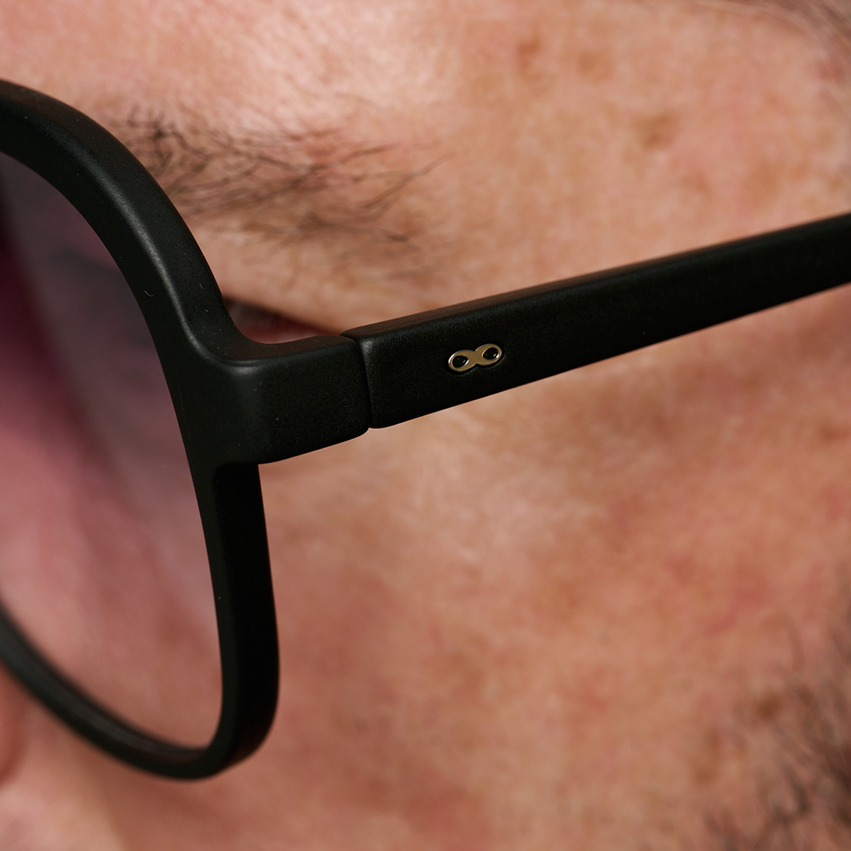 Triple Xxx Negro Mate Lente Purpura Degrade