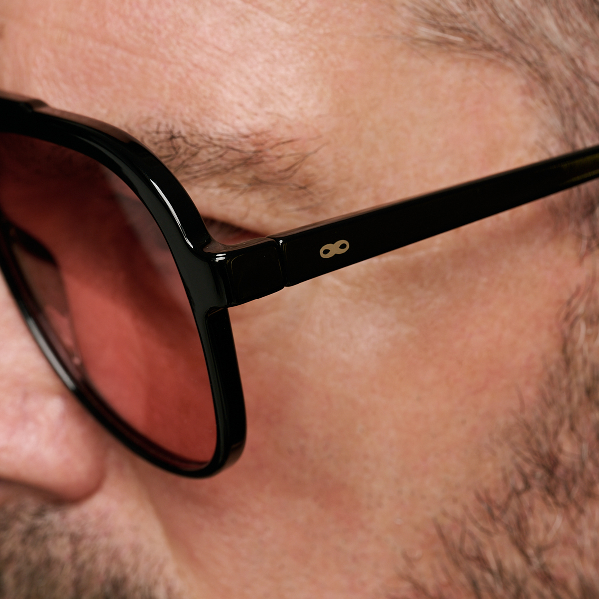 Triple Xxx Negro Brillo Lente Rosa