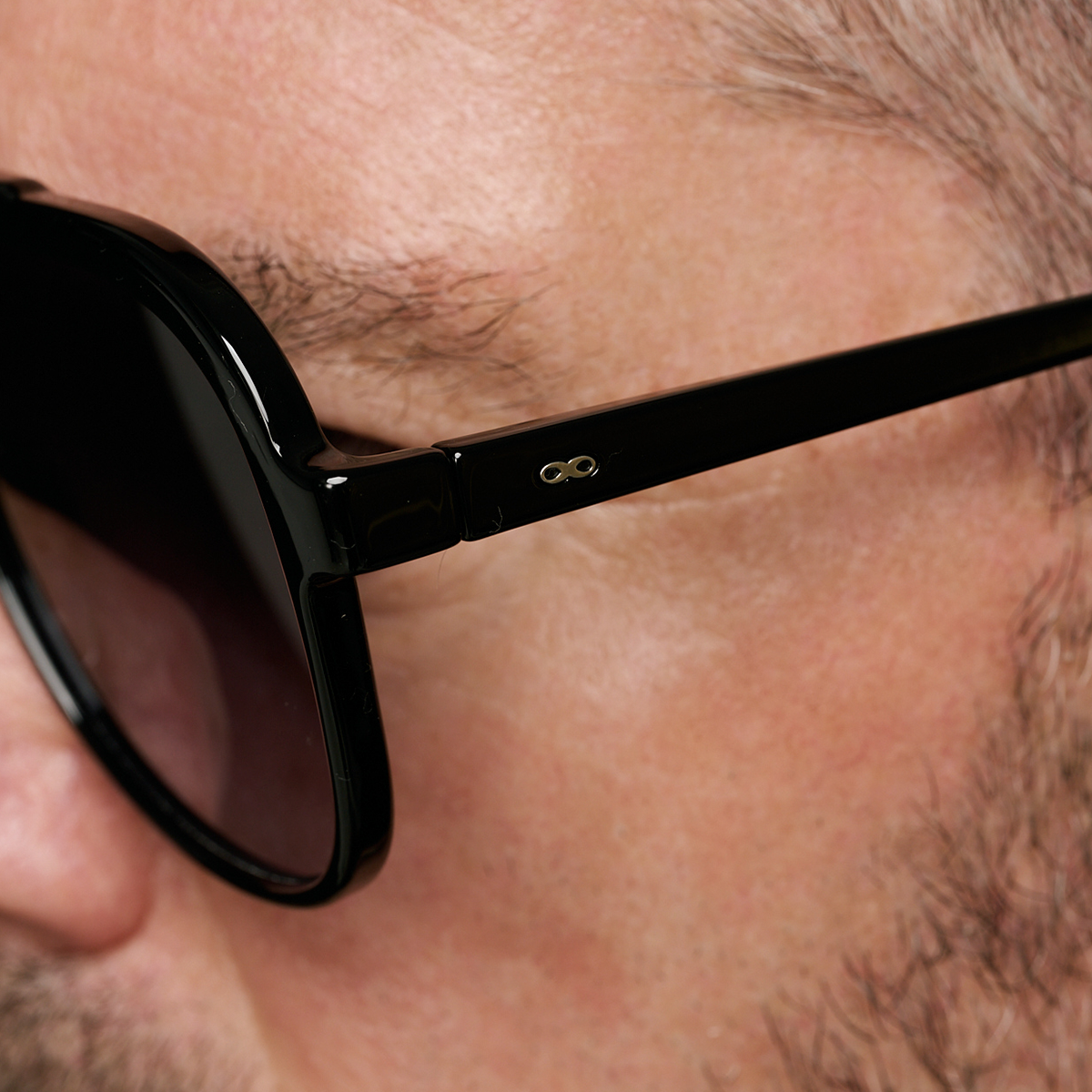 Triple Xxx Negro Brillo Lente Gris Degrade