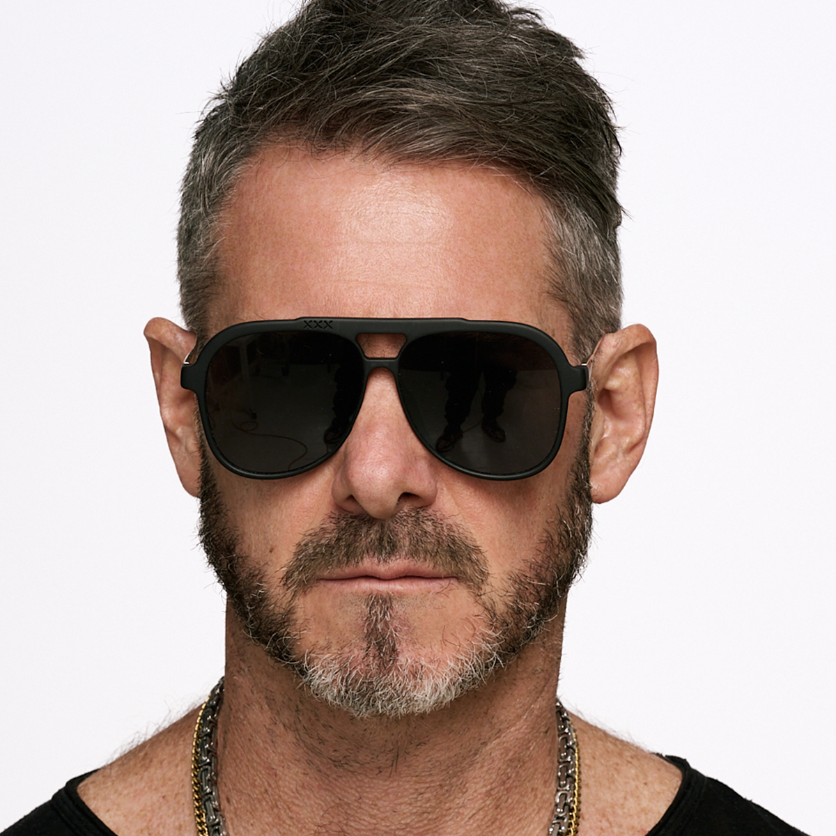 Triple Xxx Metal Negro Mate Lente Gris