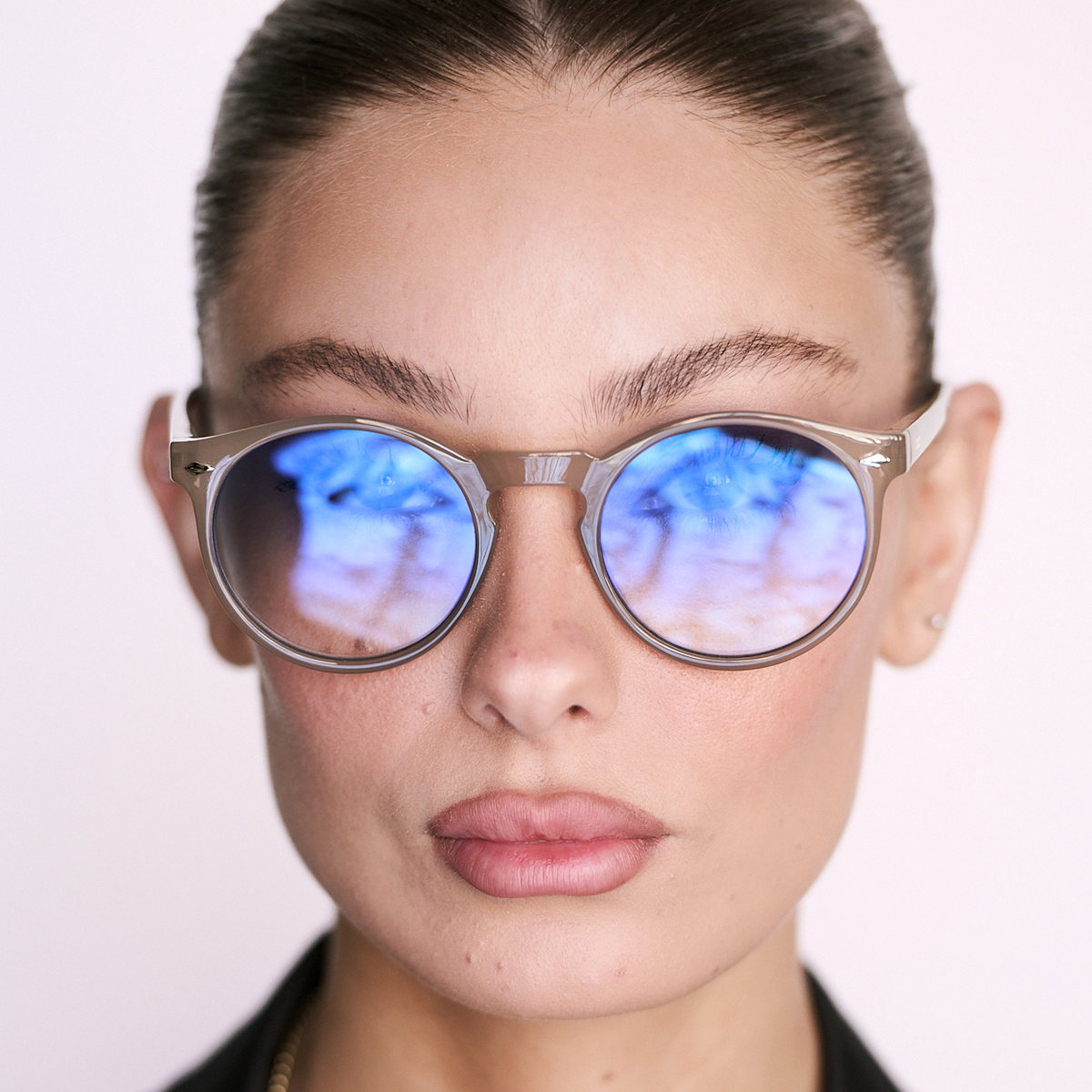 Tulum Milky Brown Lente Suave Espejada Azul Degrade